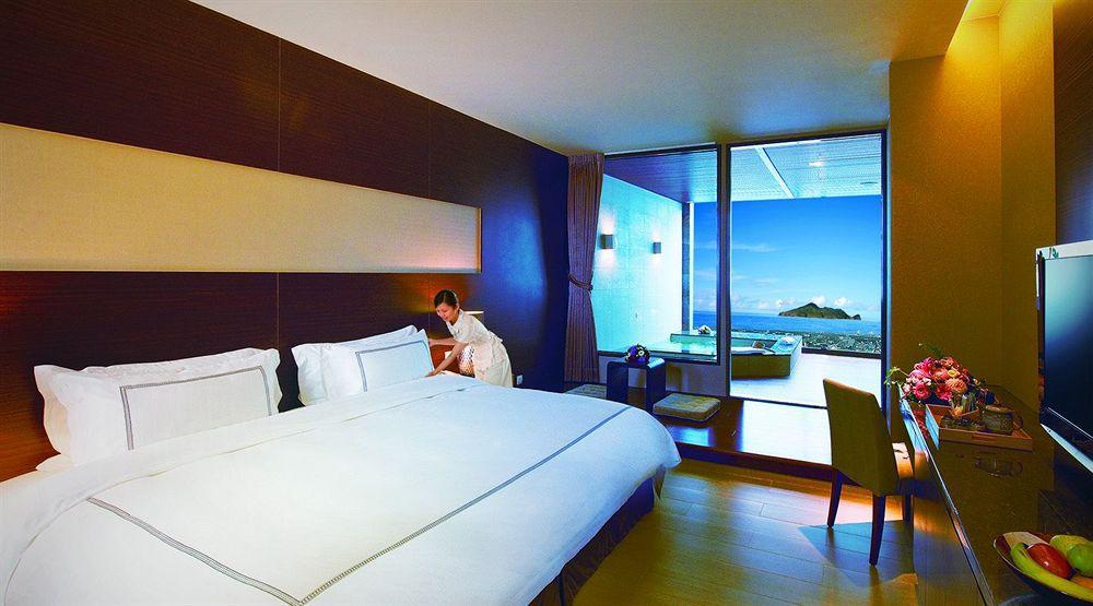 Evergreen Resort Hotel - Jiaosi Jiaoxi Bagian luar foto A room at the hotel