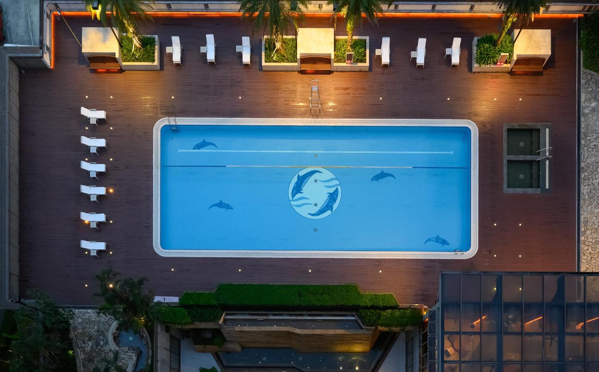 Evergreen Resort Hotel - Jiaosi Jiaoxi Bagian luar foto The pool at the Dolphinarium