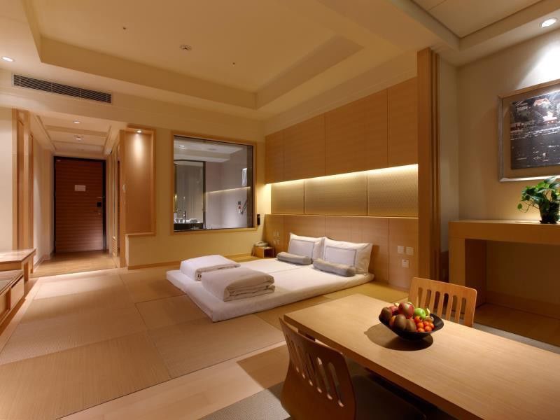 Evergreen Resort Hotel - Jiaosi Jiaoxi Bagian luar foto A room at the hotel